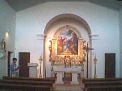 Der Altar der Kirche