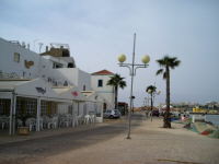 links Restaurants - rechts Netze und Reusen