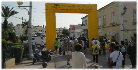 Altstadt hinter der Kirche - Strassenszene