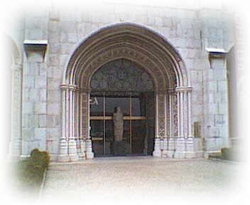 Der Eingang des Museums im Kloster