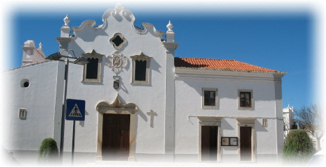 im Vorhof ds Museums