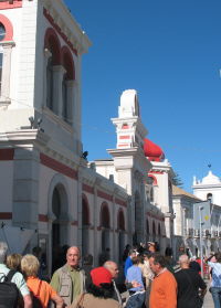 Gedr&auml;nge vor der Markthalle