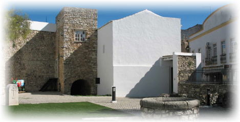 im Vorhof ds Museums