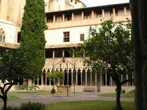 Kreuzgang, B&ouml;gen aus dem 14.Jh.