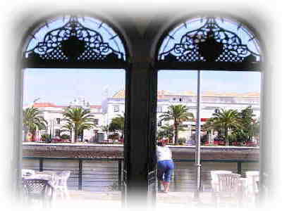  Blick aus der alten Marthalle auf den rio Gilao